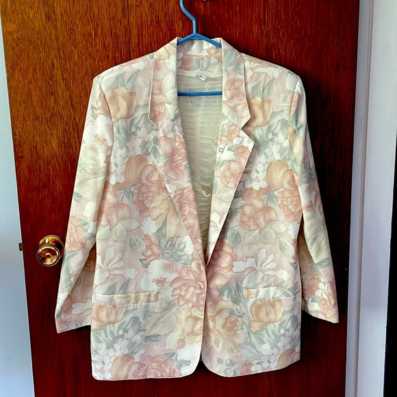 EUC vintage floral blazer! - Picture 1 of 4